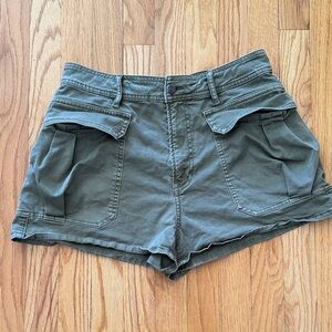 Veronica Beard sz 29 Mallory Short High Rise in Army Green Wash pockets, cotton